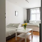 Cozy One-bedroom By Flora Metro Station Apartmán Praha
