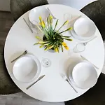 Apartmán Cozy One-bedroom By Flora Metro Station *