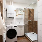 Cozy One-bedroom By Flora Metro Station Apartmán *
