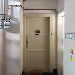 Cozy One-bedroom By Flora Metro Station Praha