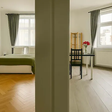 公寓 Cozy One-bedroom By Flora Metro Station 布拉格
