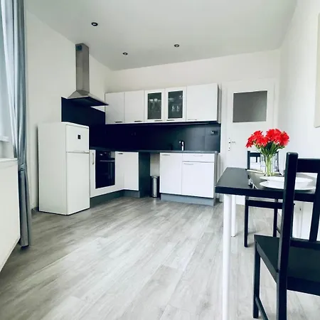 Cozy One-bedroom By Flora Metro Station *