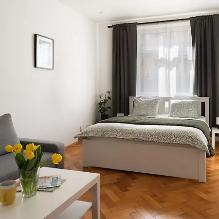 Apartmán Cozy One-bedroom By Flora Metro Station *