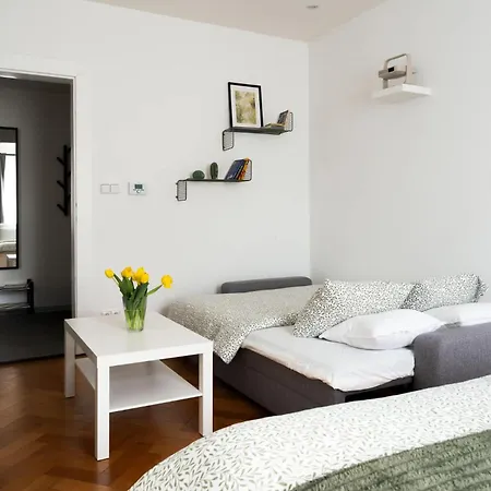 Apartmán Cozy One-bedroom By Flora Metro Station