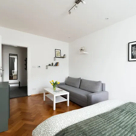 Cozy One-bedroom By Flora Metro Station * براغ