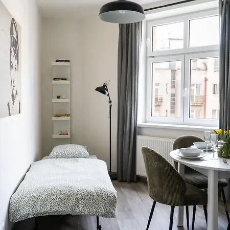 Cozy One-bedroom By Flora Metro Station براغ