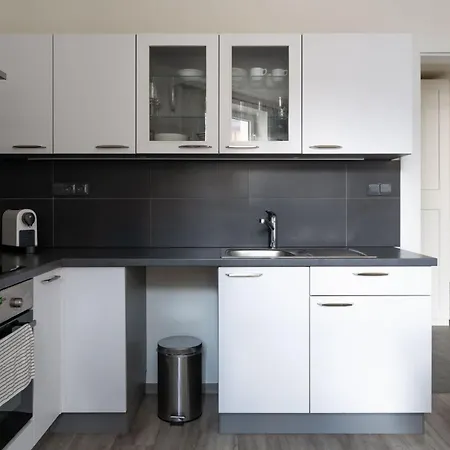 Cozy One-bedroom By Flora Metro Station * براغ