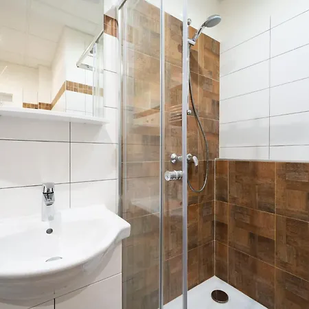 Cozy One-bedroom By Flora Metro Station *