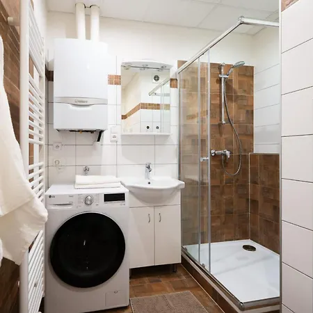 Cozy One-bedroom By Flora Metro Station شقة *