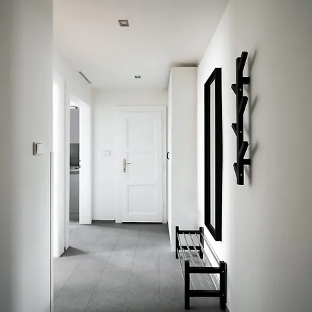 Cozy One-bedroom By Flora Metro Station Apartamento *